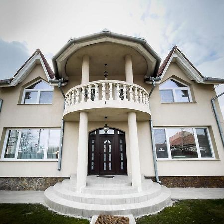 Casa Blanco Hotel Орадеа Екстериор снимка