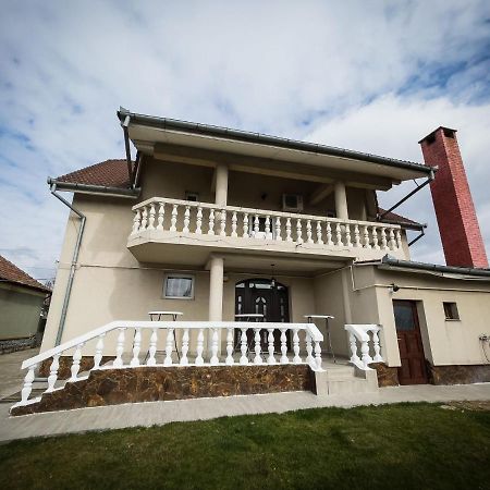 Casa Blanco Hotel Орадеа Екстериор снимка