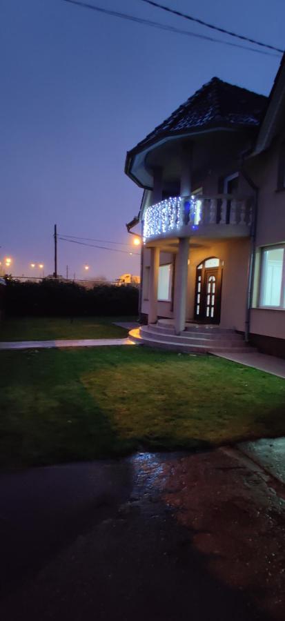 Casa Blanco Hotel Орадеа Екстериор снимка