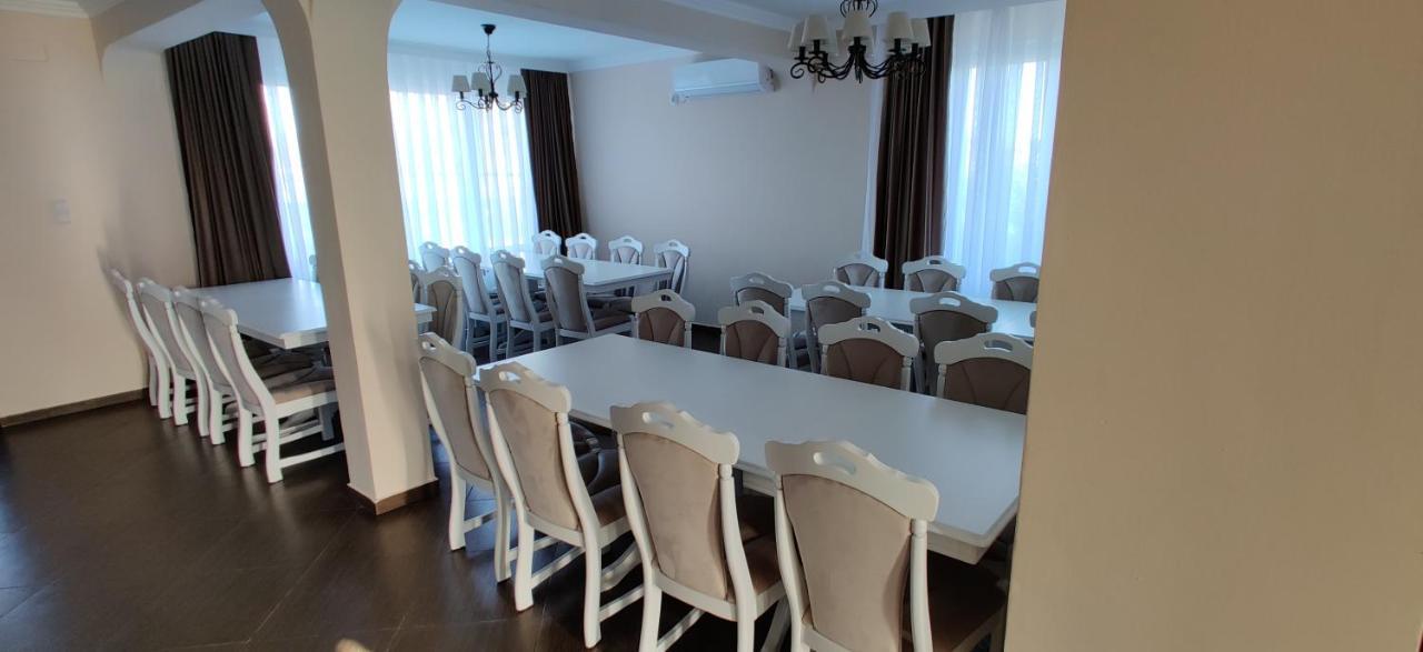 Casa Blanco Hotel Орадеа Екстериор снимка