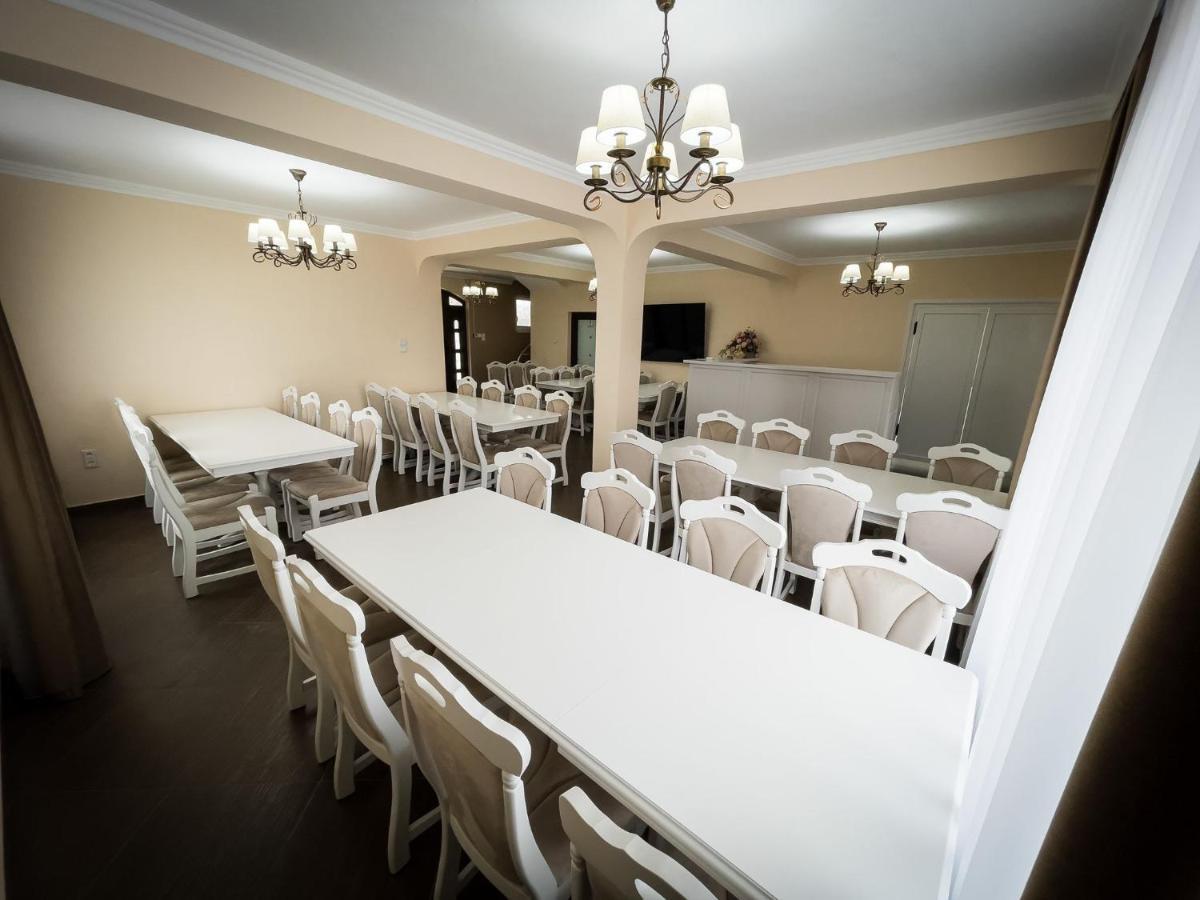 Casa Blanco Hotel Орадеа Екстериор снимка