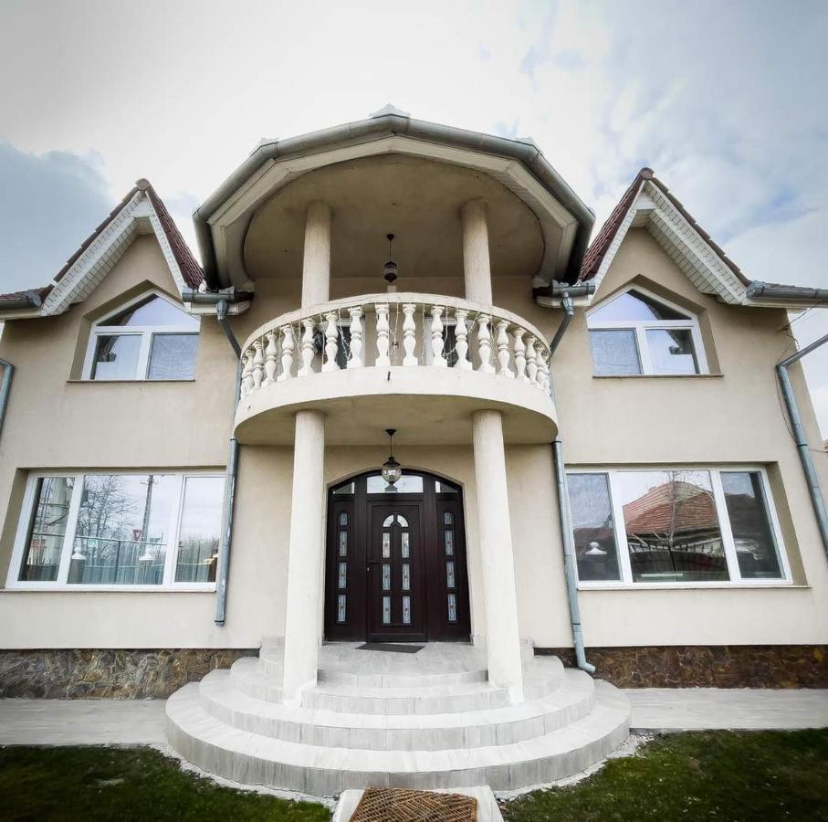 Casa Blanco Hotel Орадеа Екстериор снимка